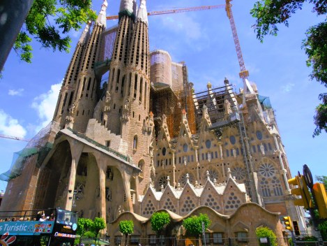 Ακόμα φτιάχνουν τη Sagrada Familia